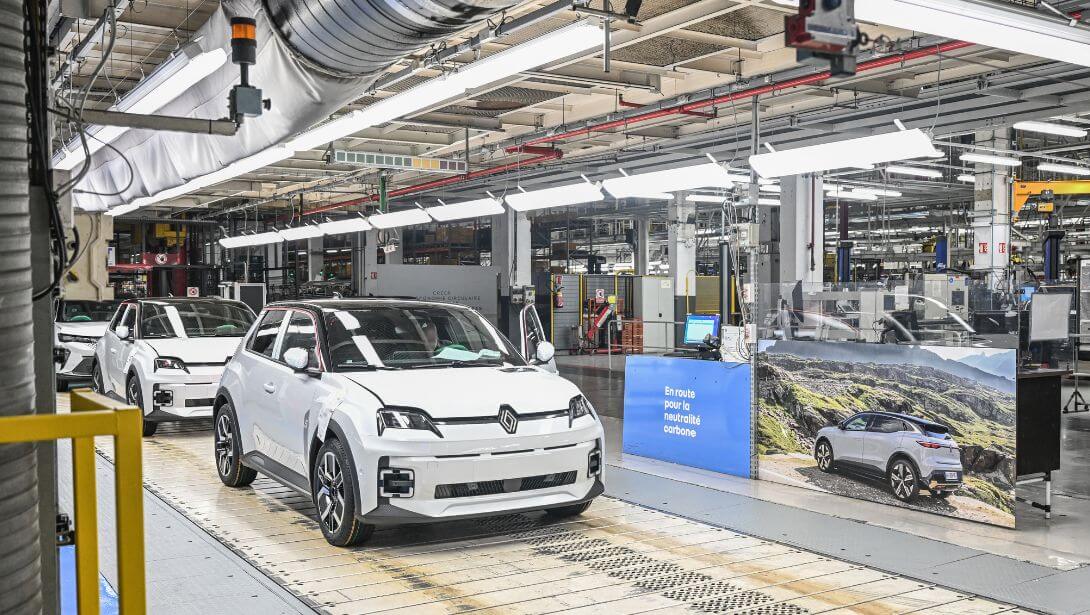 Renault bouleverse son ingénierie : 800 salariés français invités au départ