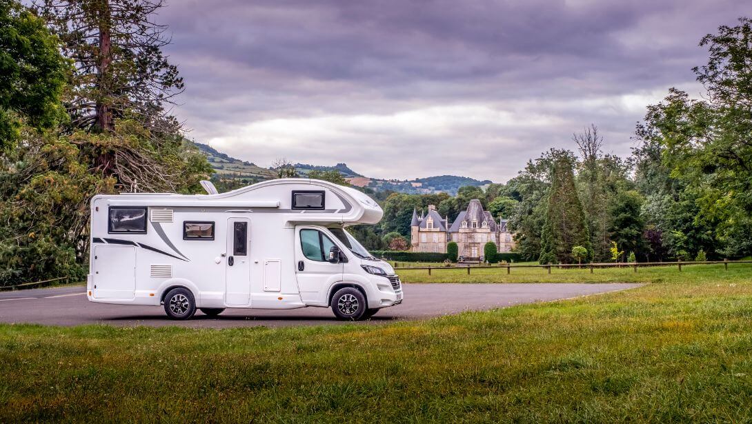 Acheter un camping-car d'occasion : les pièges à éviter avant de signer