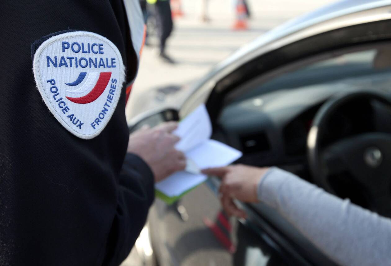 Peut-on se garer devant son garage ou son portail ?