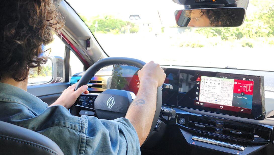 Conduire de la Renault Clio E-Tech 2026