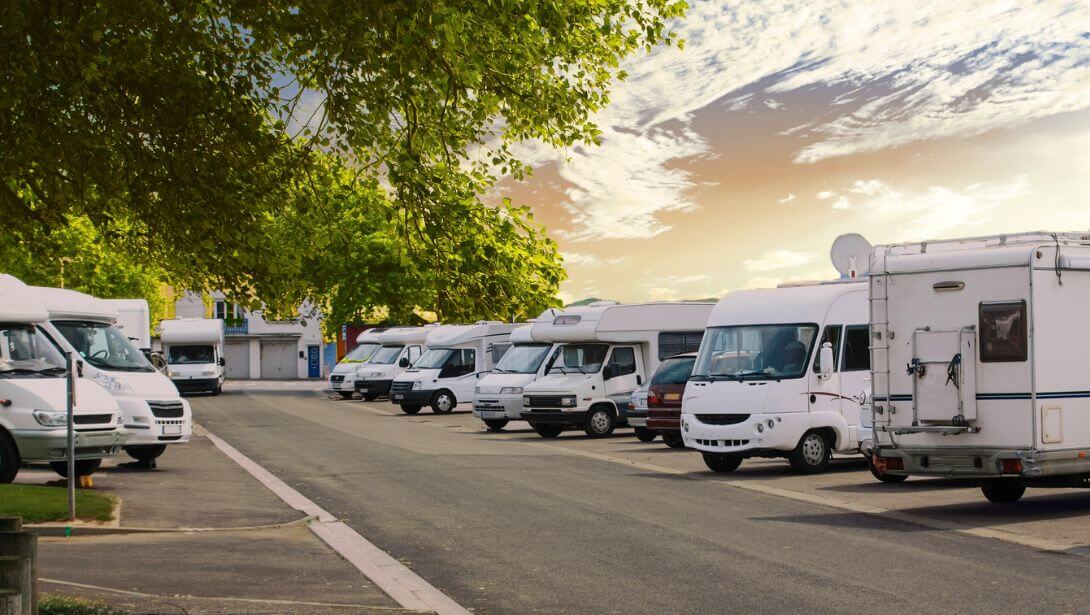 Différentes hauteurs de camping-cars