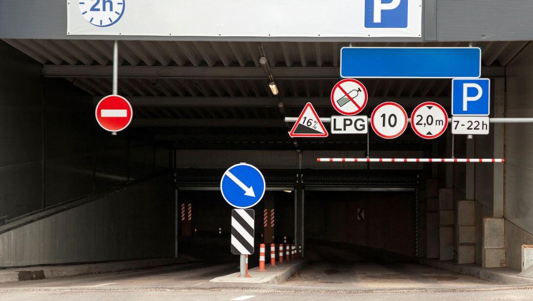 Hauteur d'un camping-car dans un parking