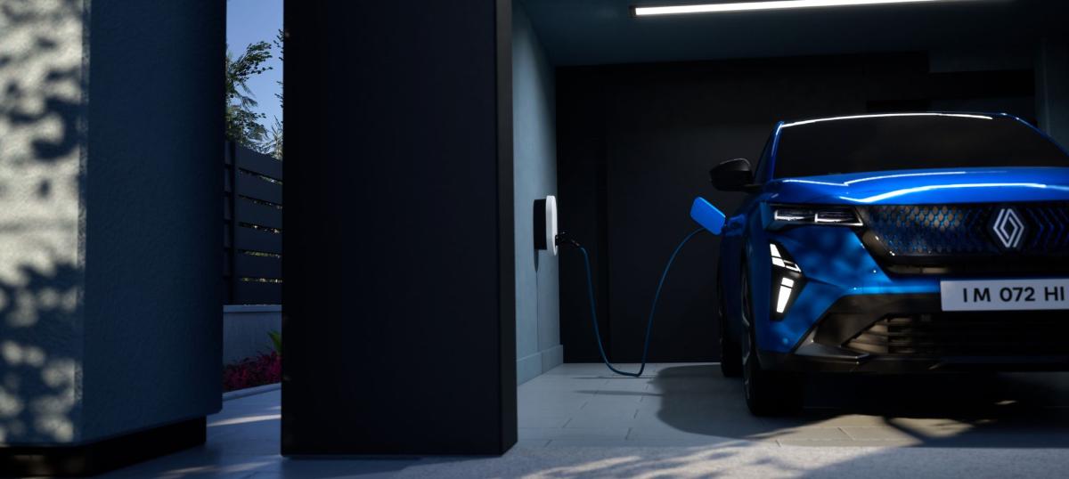Un Renault Austral avec une motorisation électrique en charge
