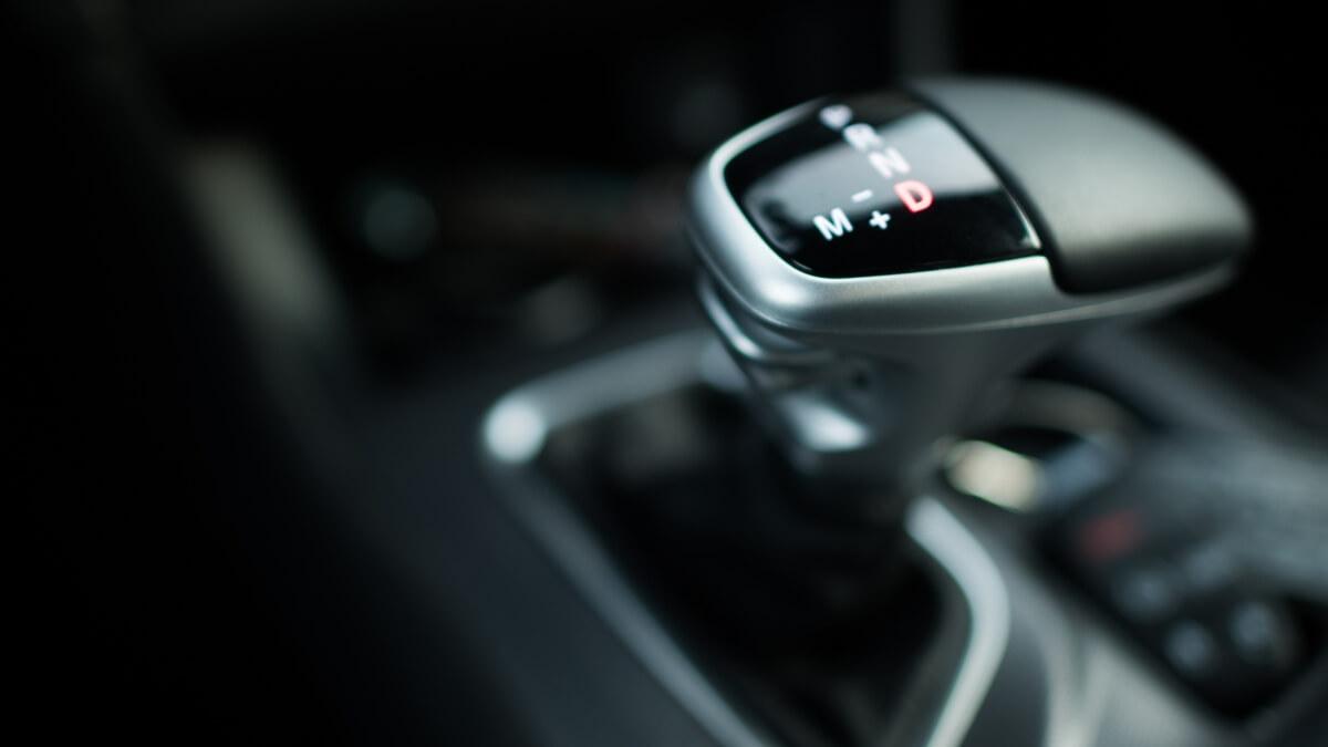 Une boite automatique dans une voiture d'occasion