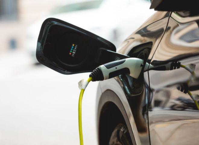 voiture électrique d'occasion en charge 