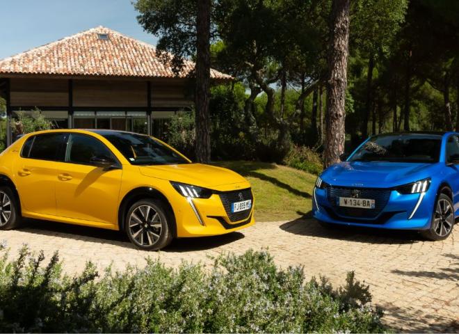 Deux versions de la Peugeot 208