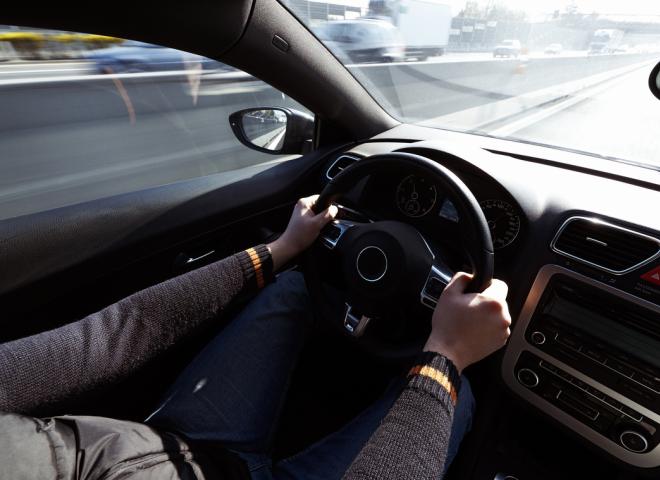 Régulateur en voiture : que faire s'il se bloque ?