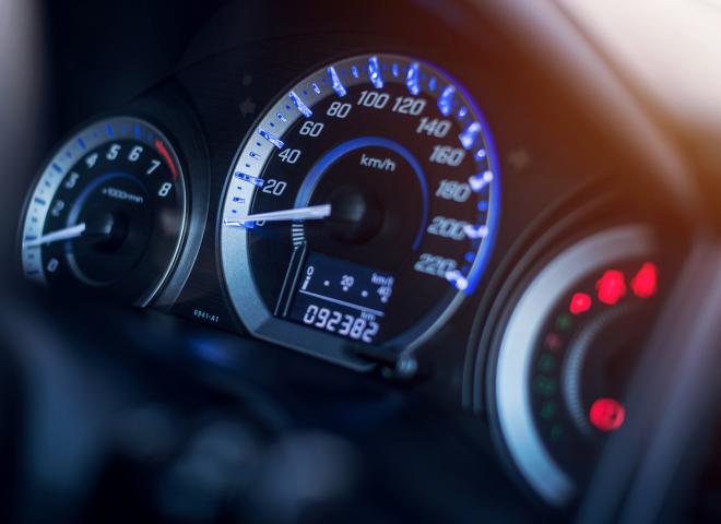 Un compteur de voiture d'occasion trafiqué