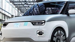 Une Fiat électrique en charge