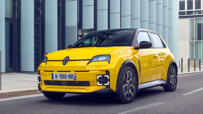 La nouvelle Renault R5 électrique, version Jaune POP, en roulage 