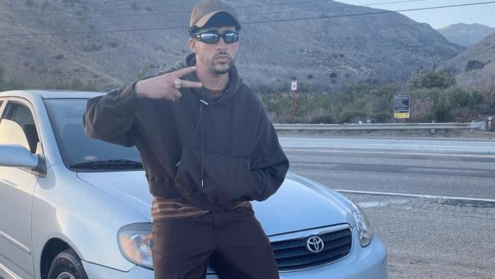 Bad Bunny et sa Toyota Corolla