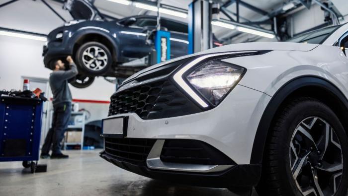 Une voiture d'occasion en reconditionnement