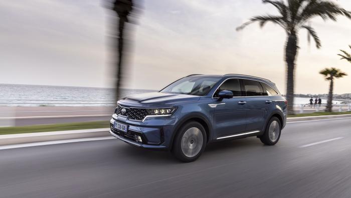 Le Kia Sorento hybride rechargeable cache bien son jeu