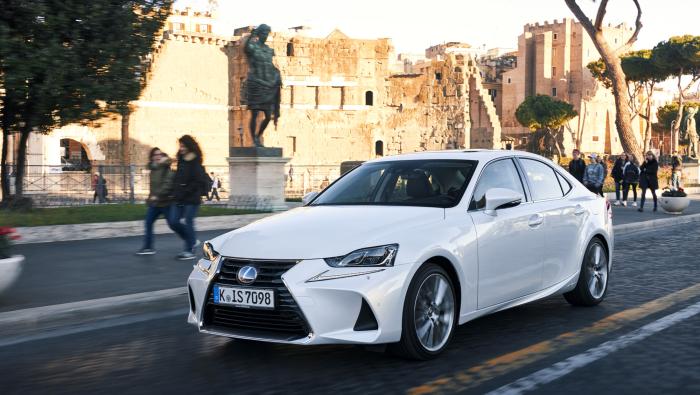 Essai Lexus IS 300h