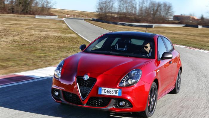Alfa Romeo Giulietta, la classe à l’italienne avec cette couleur rouge qui lui va si bien
