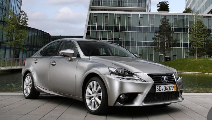 La lexus IS 300 h, une hybride tout confort