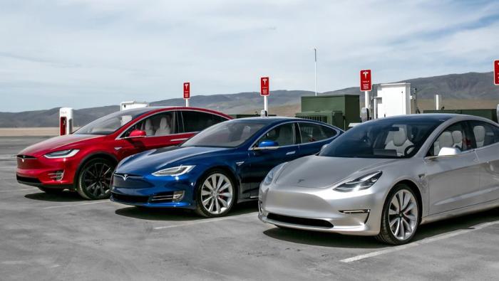 3 Tesla en charge en France 