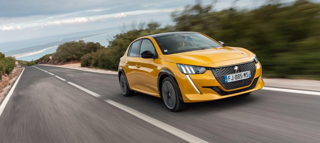 Une Peugeot 208 jaune aux multiples avantages