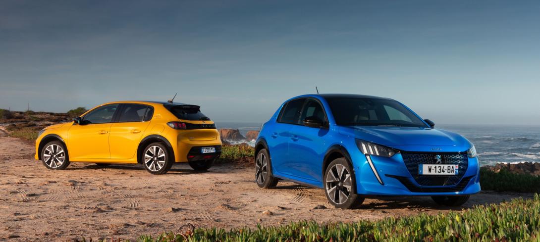 Une Peugeot 208 Jaune Faro et Bleu Vertigo