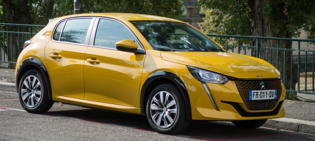 Une Peugeot 208 en voiture familiale