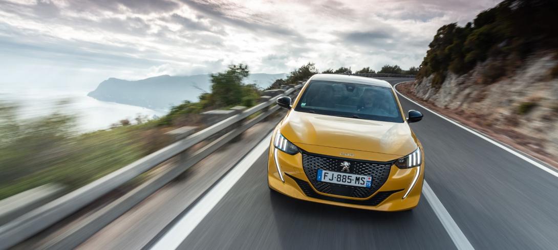 Une Peugeot 208 GT Line sur un long trajet