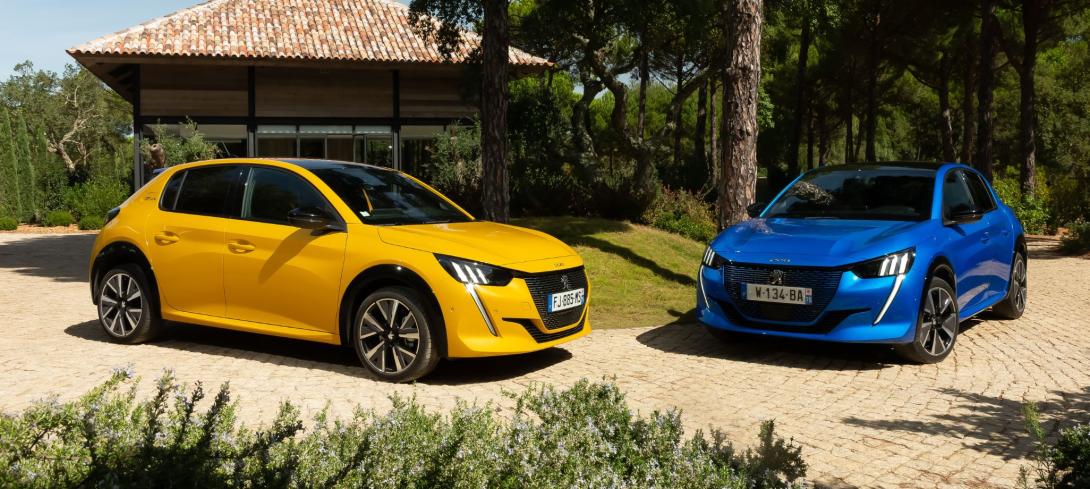 Deux versions de la Peugeot 208