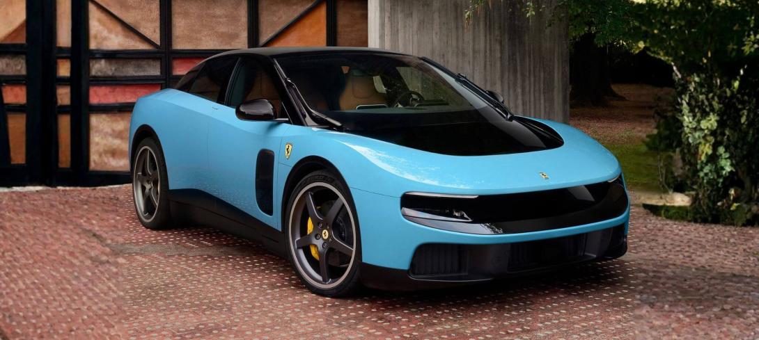 Ferrari Luce avec sa carrosserie bleu