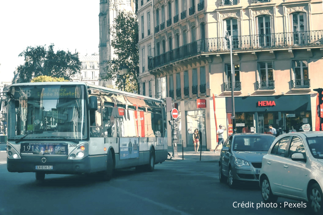 Peut-on emprunter une voie réservée aux bus ?