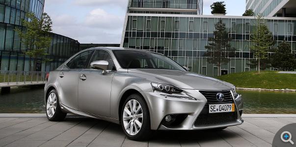 La lexus IS 300 h, une hybride tout confort